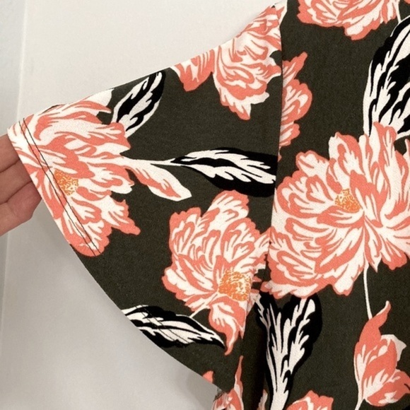 ROZ &‎ ALI AVOCADO GREEN  AND PEACH FLORAL TOP SIZE Large - Picture 6 of 6